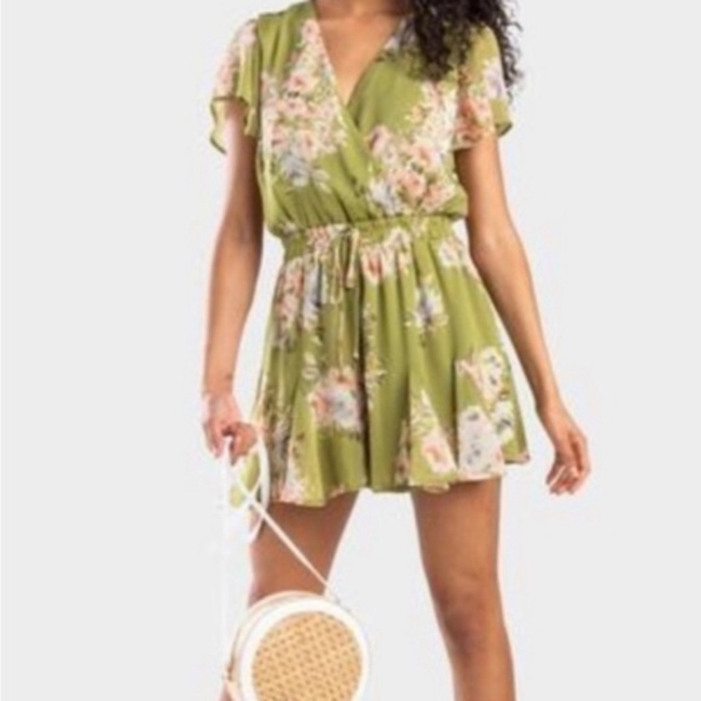 Francesca's Mi Ami Floral Romper Shorts Lined Green‎ Size Small Cottage Chiffon